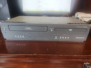 Magnavox DV200MW8 VCR/DVD Combo Player Both VHS And DVD Tested Working